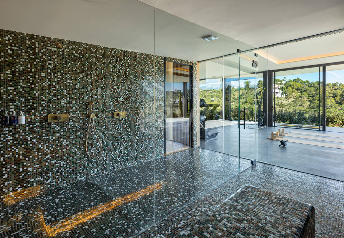 Elegancia estilo moderno con vistas panorámicas al mar