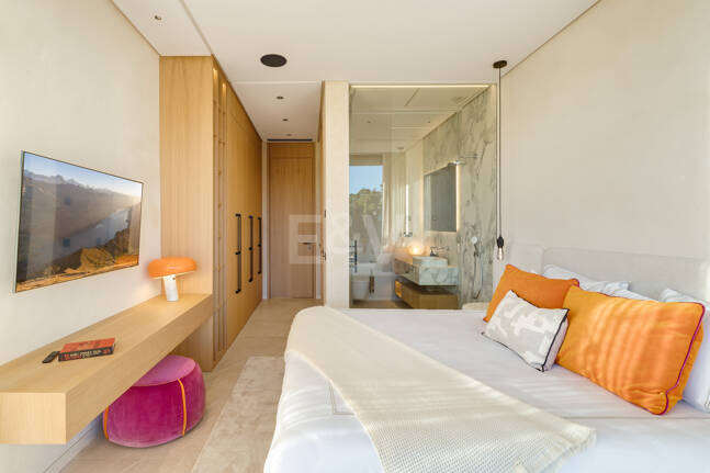 Elegancia estilo moderno con vistas panorámicas al mar