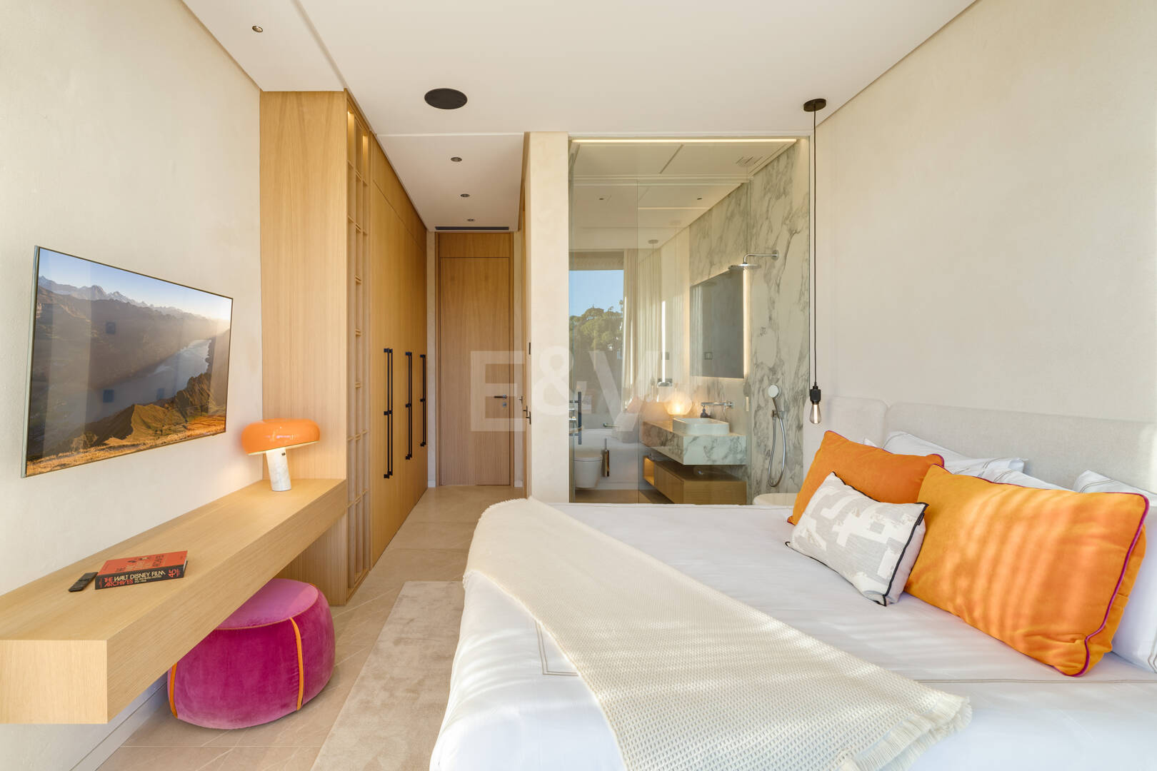 Elegancia estilo moderno con vistas panorámicas al mar