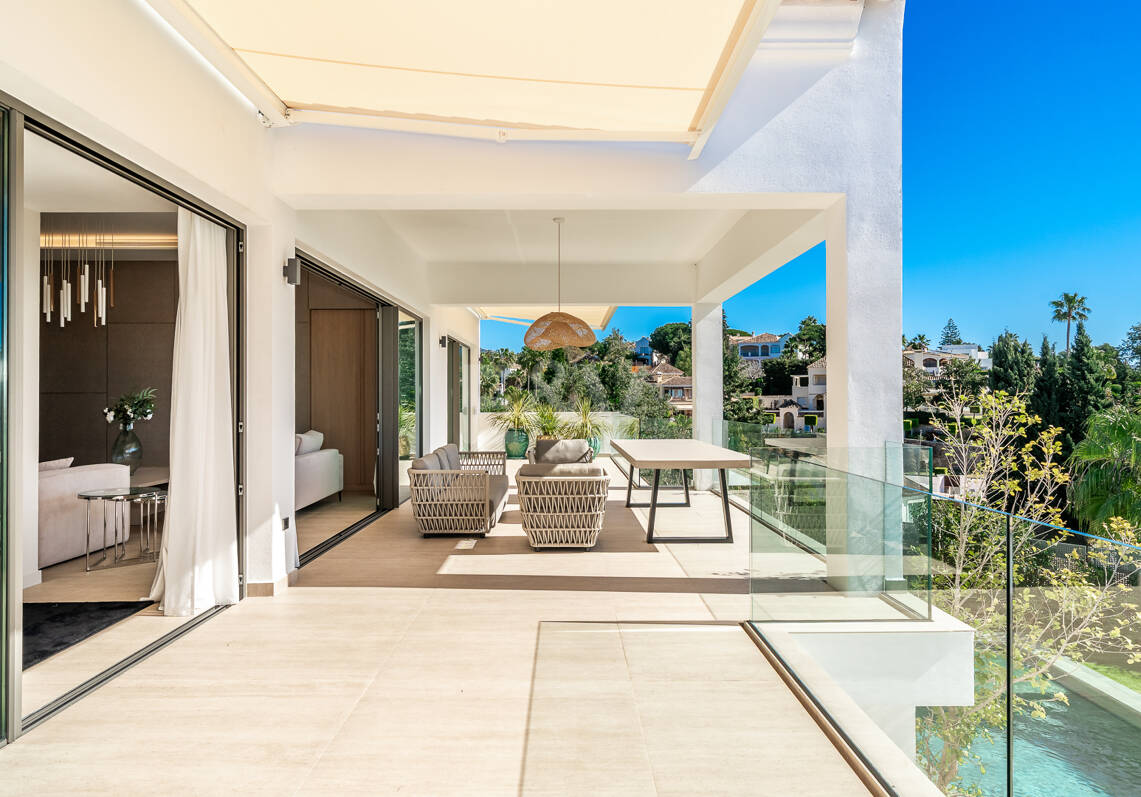 Modernes architektonisches Paradies: Individuelles Design mit Meerblick