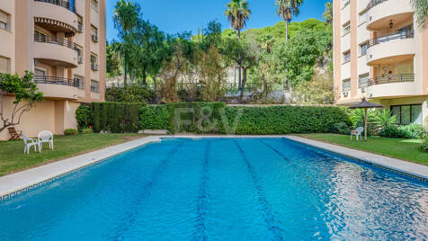 Väl beläget lägenhet med pool i Marbellas centrum