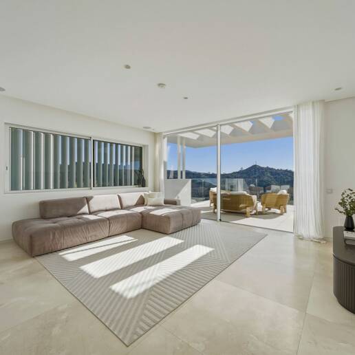 Exceptional Value Contemporary 3-Bedroom Apartment in Gated Palo Alto, Marbella
