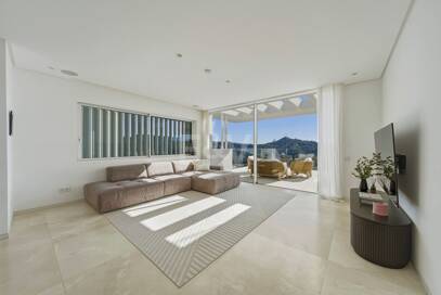 Exceptional Value Contemporary 3-Bedroom Apartment in Gated Palo Alto, Marbella