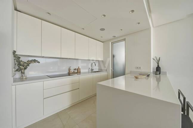 Exceptional Value Contemporary 3-Bedroom Apartment in Gated Palo Alto, Marbella