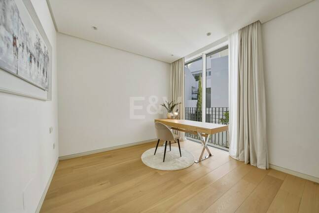 Exceptional Value Contemporary 3-Bedroom Apartment in Gated Palo Alto, Marbella