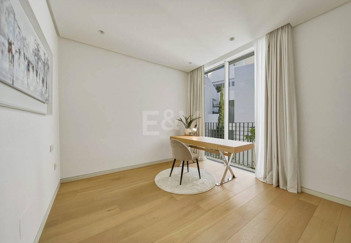 Exceptional Value Contemporary 3-Bedroom Apartment in Gated Palo Alto, Marbella