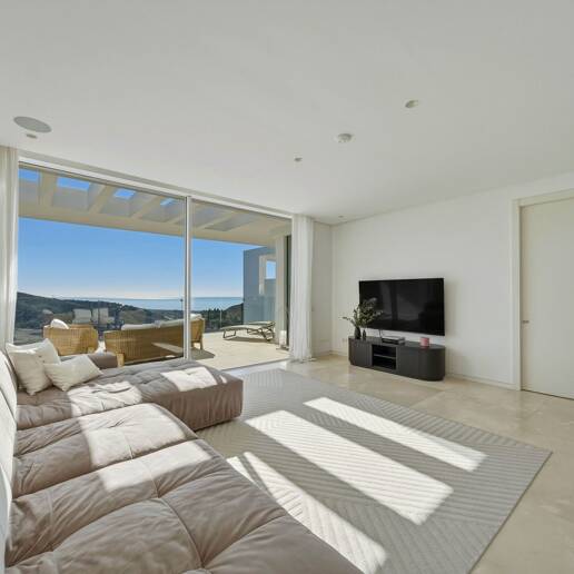 Exceptional Value Contemporary 3-Bedroom Apartment in Gated Palo Alto, Marbella