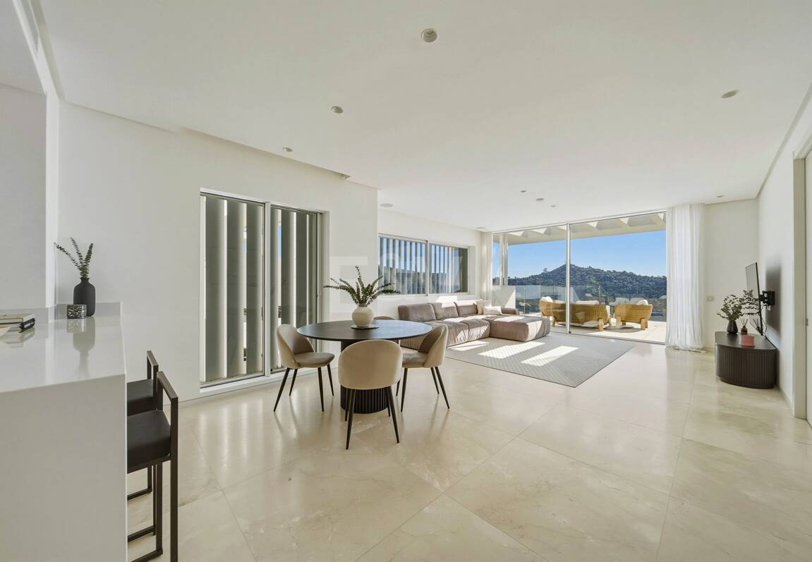 Exceptional Value Contemporary 3-Bedroom Apartment in Gated Palo Alto, Marbella