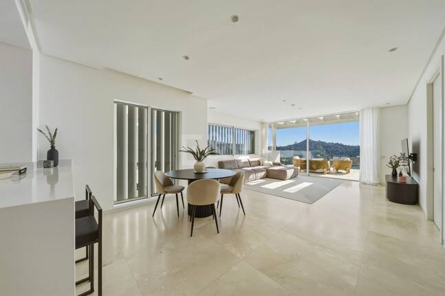 Exceptional Value Contemporary 3-Bedroom Apartment in Gated Palo Alto, Marbella