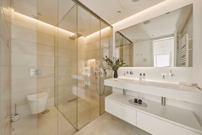 Exceptional Value Contemporary 3-Bedroom Apartment in Gated Palo Alto, Marbella