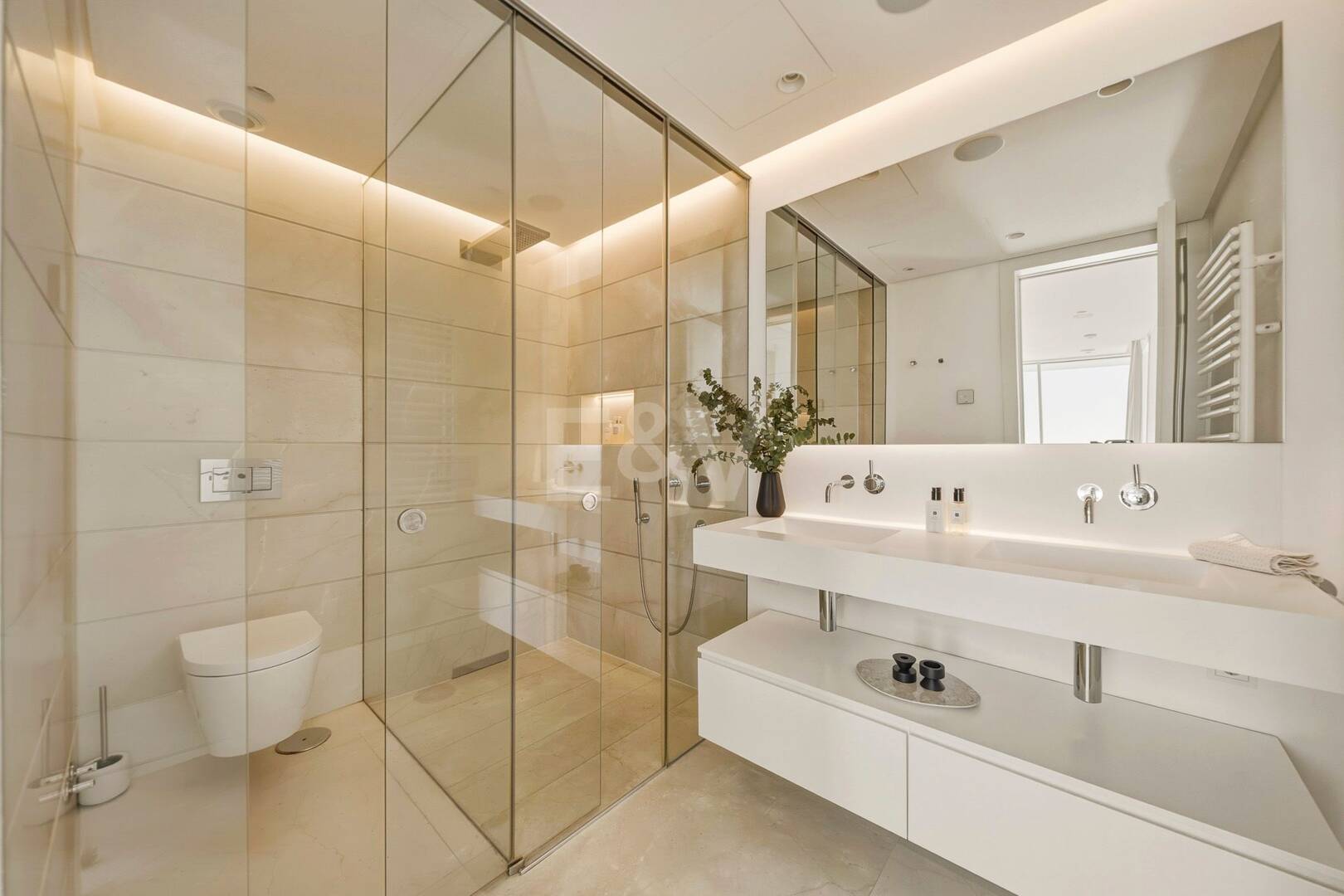 Exceptional Value Contemporary 3-Bedroom Apartment in Gated Palo Alto, Marbella