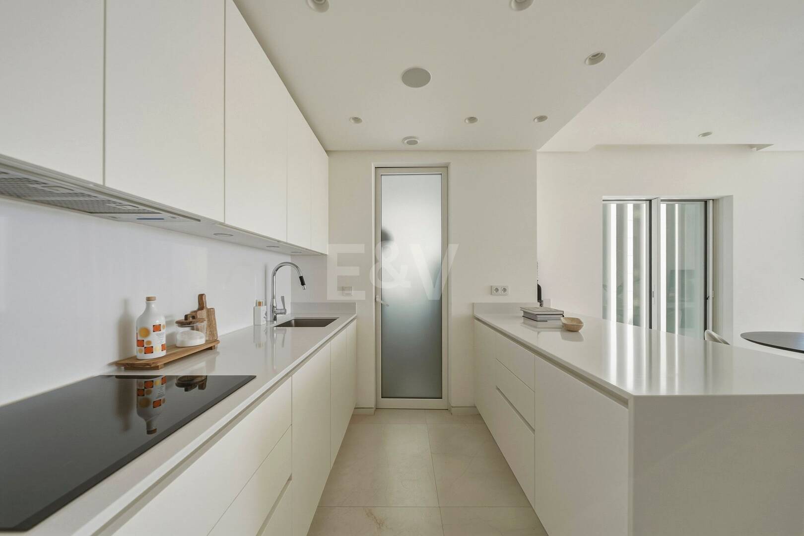 Exceptional Value Contemporary 3-Bedroom Apartment in Gated Palo Alto, Marbella