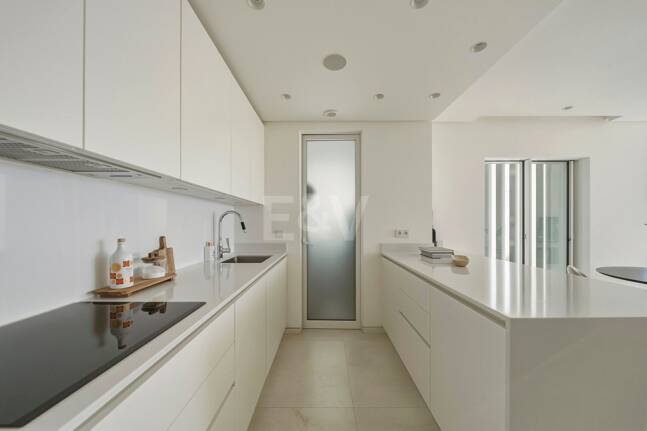 Exceptional Value Contemporary 3-Bedroom Apartment in Gated Palo Alto, Marbella