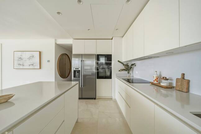 Exceptional Value Contemporary 3-Bedroom Apartment in Gated Palo Alto, Marbella