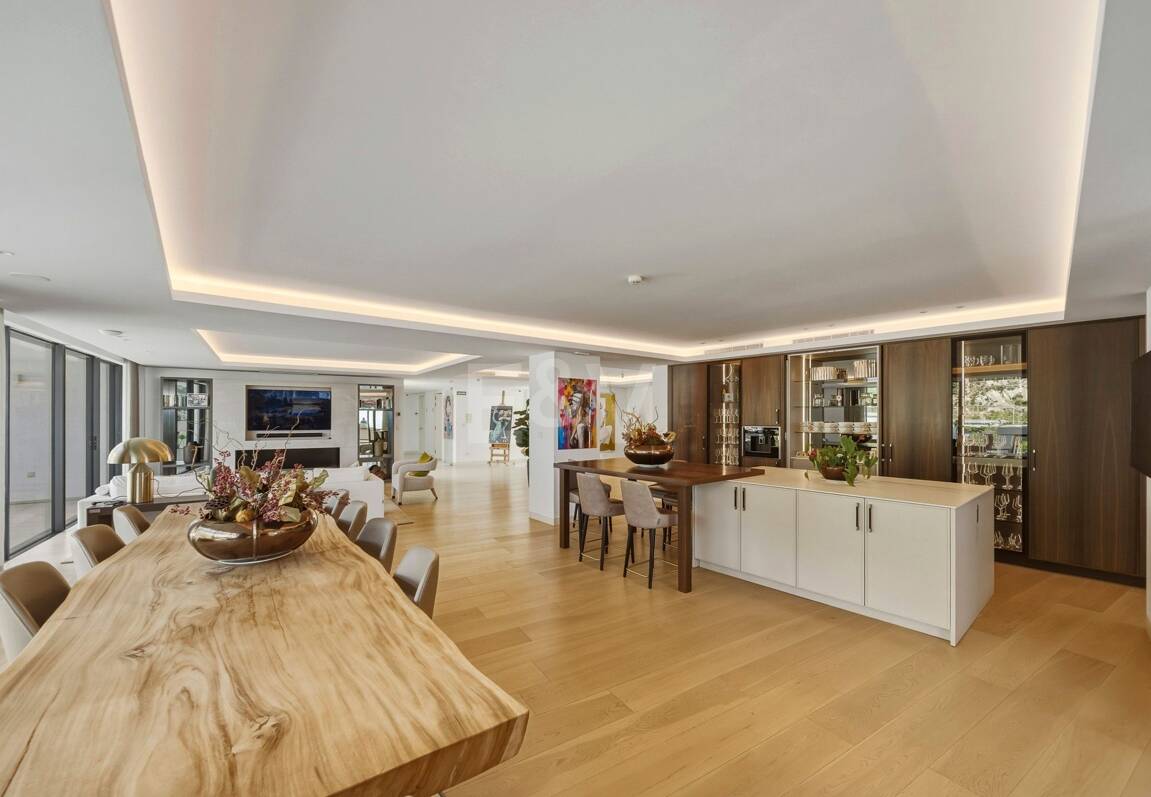 Exceptional Value Contemporary 3-Bedroom Apartment in Gated Palo Alto, Marbella