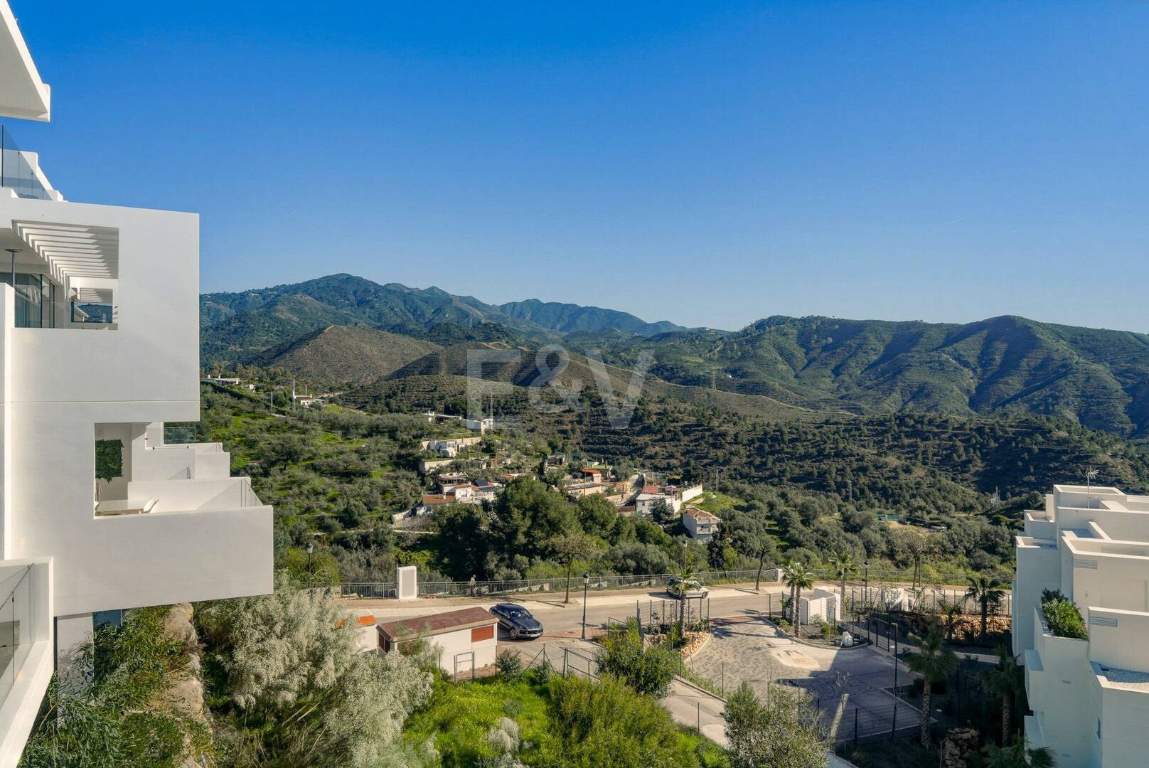 Exceptional Value Contemporary 3-Bedroom Apartment in Gated Palo Alto, Marbella