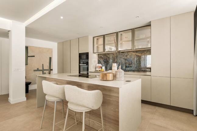 Lägenhet till salu i Nueva Andalucia, Marbella