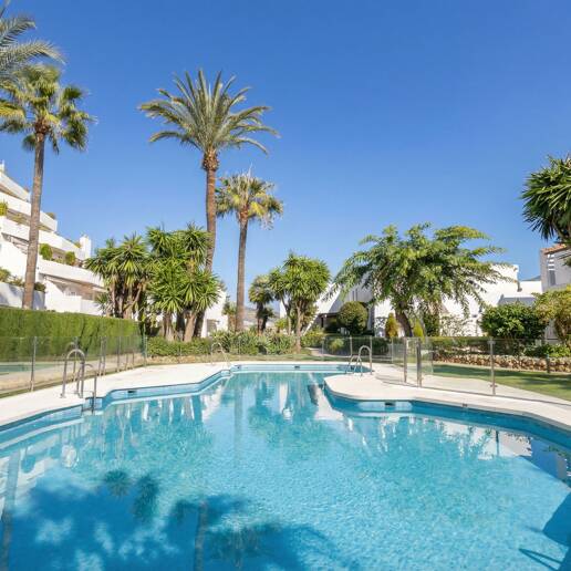 Lägenhet till salu i Nueva Andalucia, Marbella