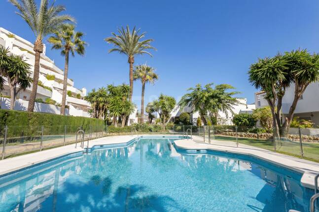 Lägenhet till salu i Nueva Andalucia, Marbella