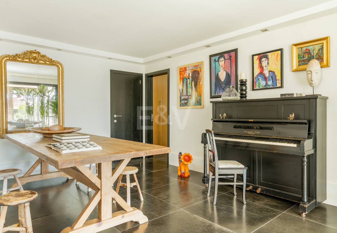 Andalusian Golf-Side Villa with Panoramic Sea Views