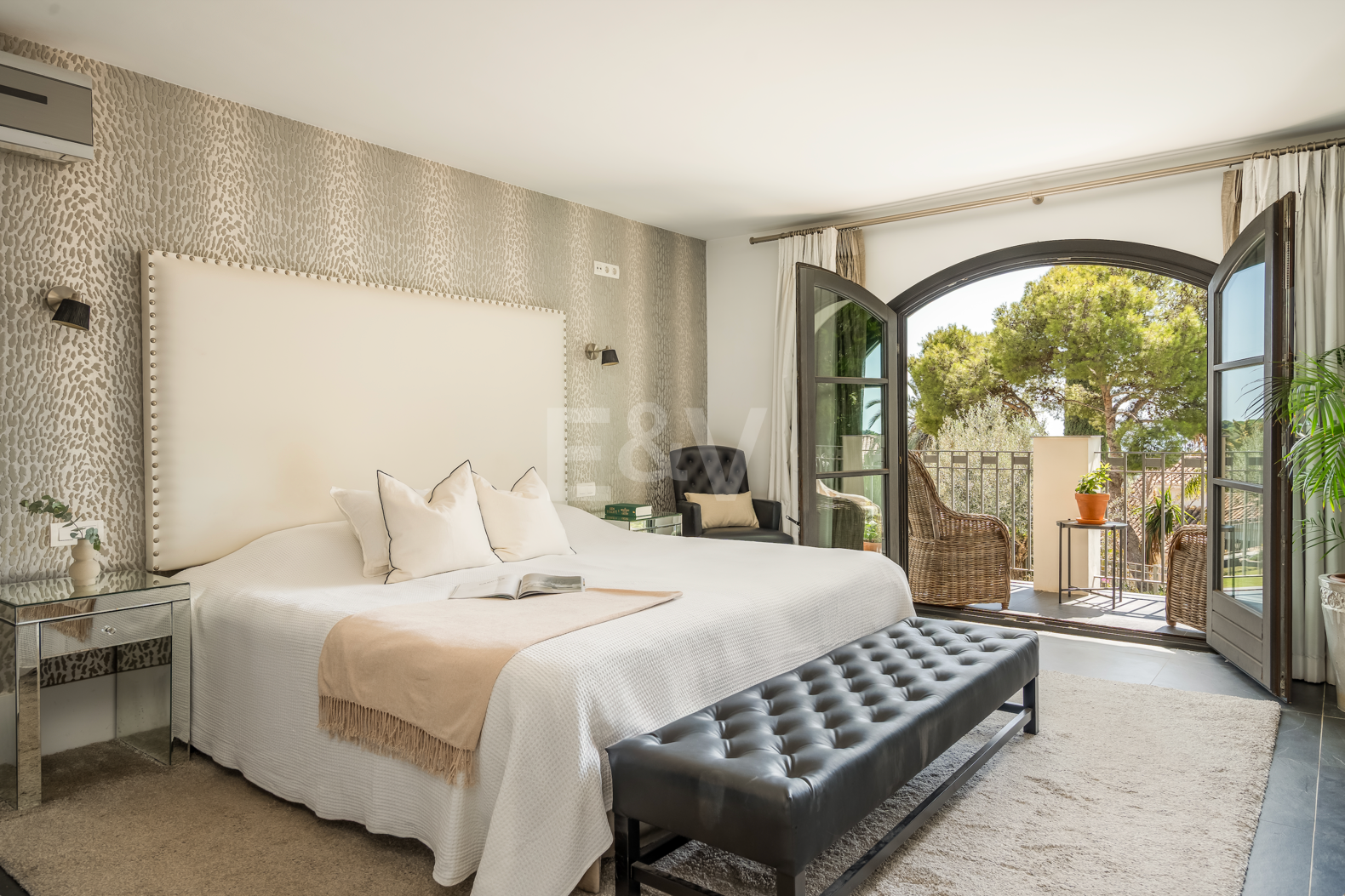 Andalusian Golf-Side Villa with Panoramic Sea Views