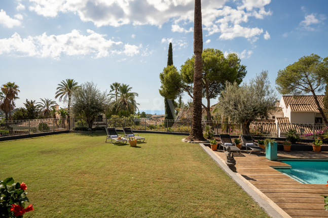 Andalusian Golf-Side Villa with Panoramic Sea Views