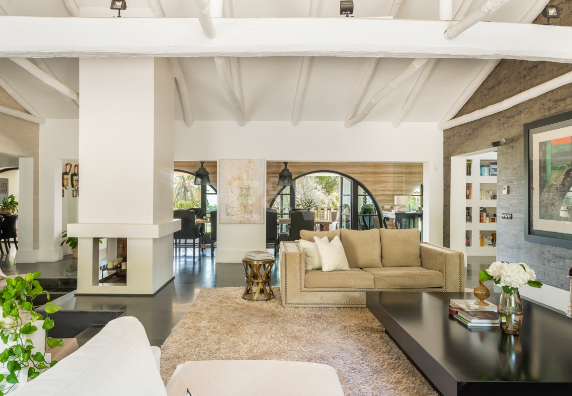 Andalusian Golf-Side Villa with Panoramic Sea Views