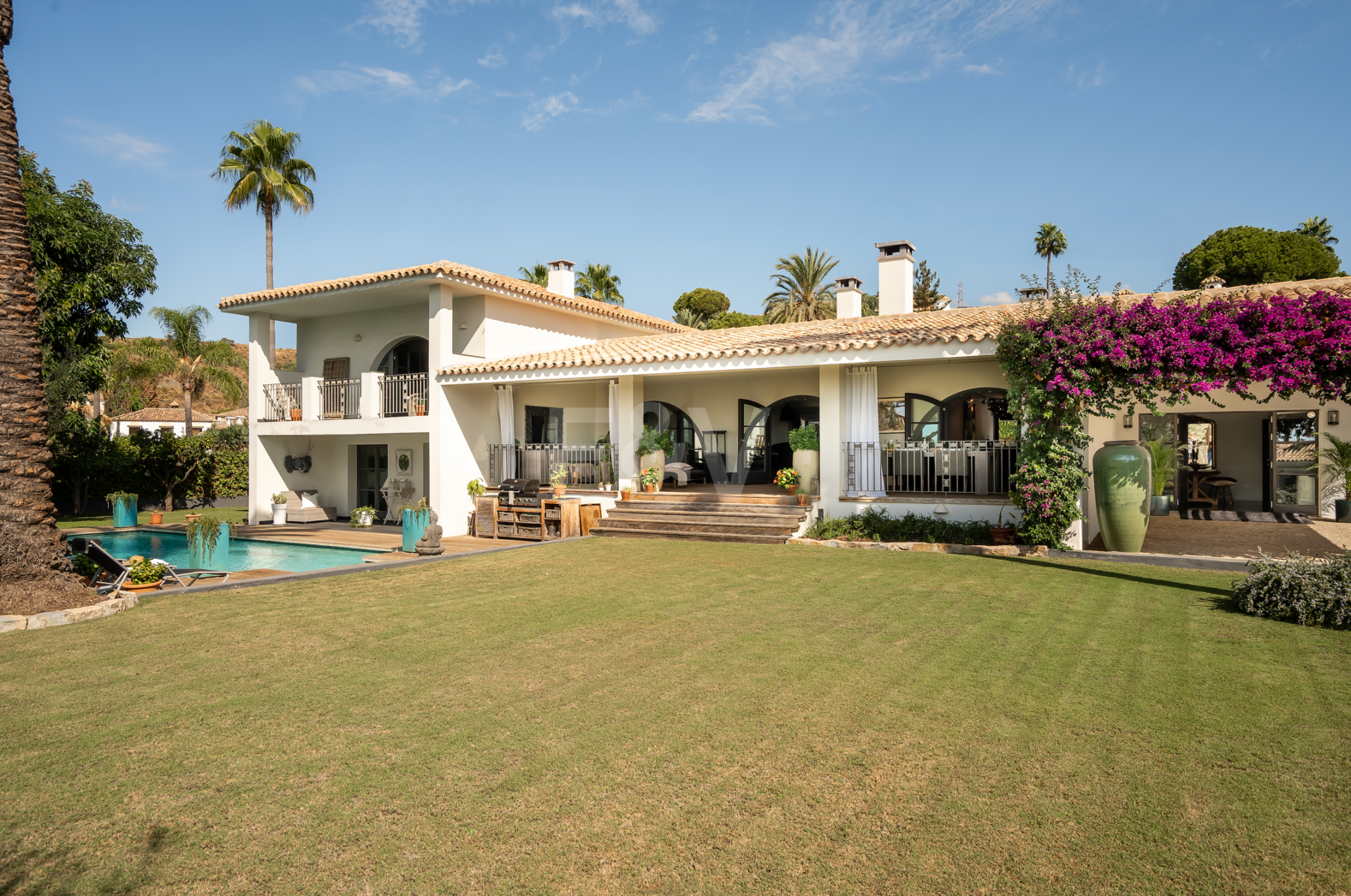 Andalusian Golf-Side Villa with Panoramic Sea Views