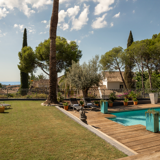 Andalusian Golf-Side Villa with Panoramic Sea Views