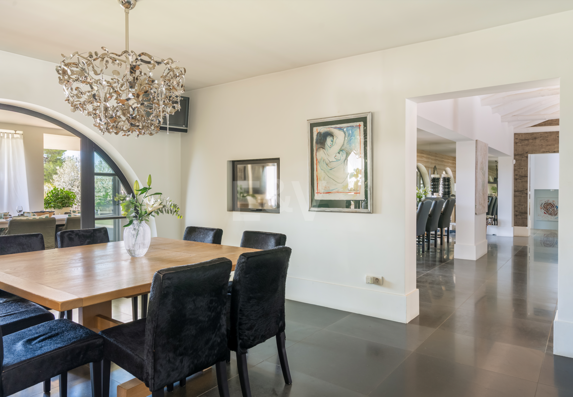 Andalusian Golf-Side Villa with Panoramic Sea Views