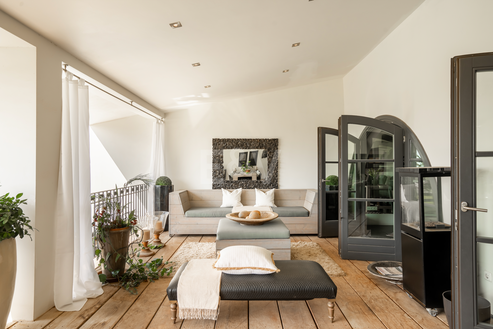 Andalusian Golf-Side Villa with Panoramic Sea Views