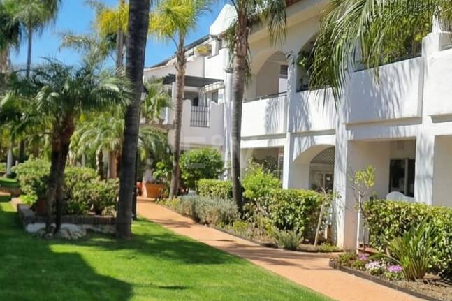 Living by the Sea—“Walking Distance” lifestyle. Contemporary 2-bedroom apartment for long-term rental in a boutique development in San Pedro Beach