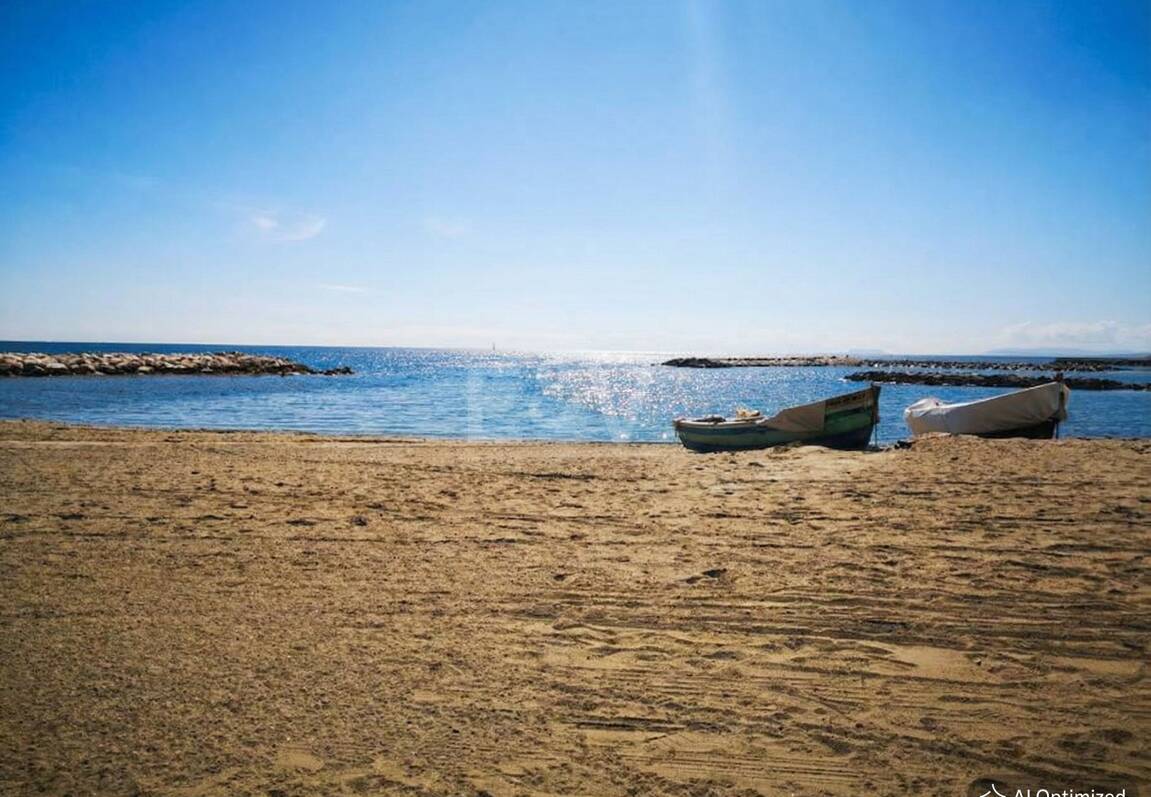 Vivir junto al Mar- El lujo de tenerlo todo a un paso: Piso Contemporáneo de dos dormitorios en Larga Temporada en Urbanización Boutique en San Pedro Playa