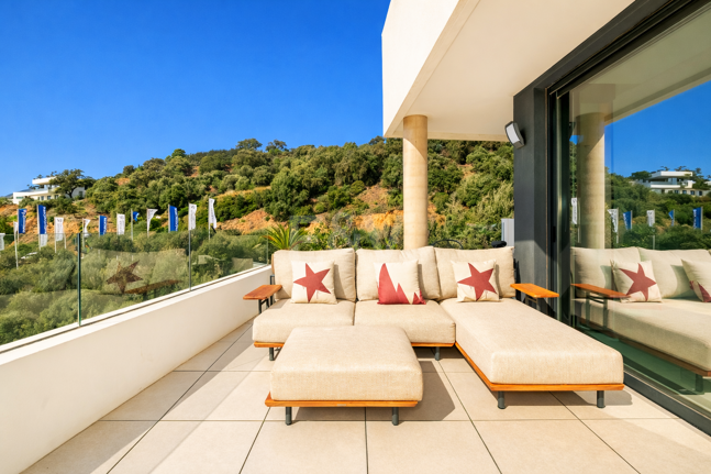 Lujoso ático contemporáneo con vistas panorámicas al mar y spa privado