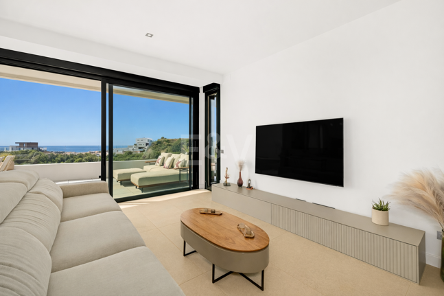 Lujoso ático contemporáneo con vistas panorámicas al mar y spa privado