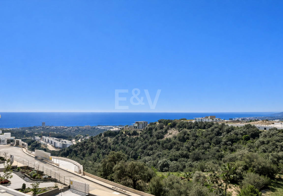 Lujoso ático contemporáneo con vistas panorámicas al mar y spa privado