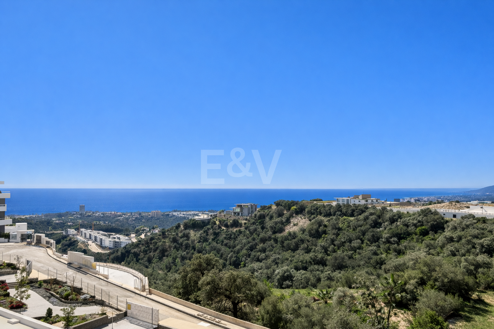 Luxuriöses, modernes Penthouse mit Panoramablick auf das Meer und privatem Spa