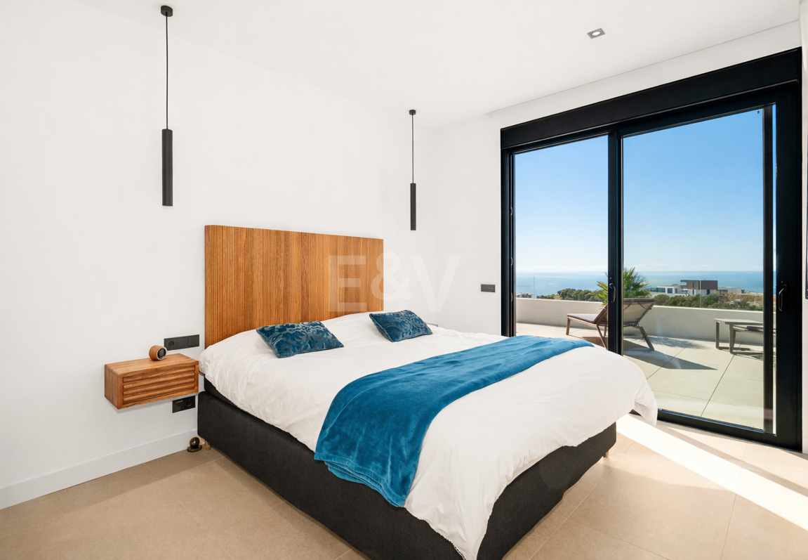 Lujoso ático contemporáneo con vistas panorámicas al mar y spa privado