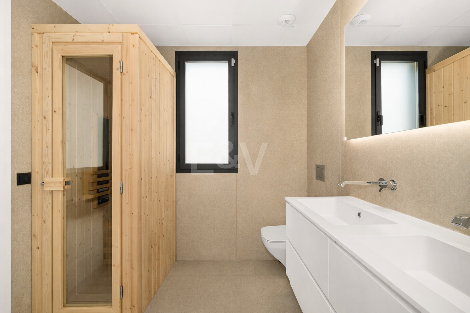 Luxuriöses, modernes Penthouse mit Panoramablick auf das Meer und privatem Spa