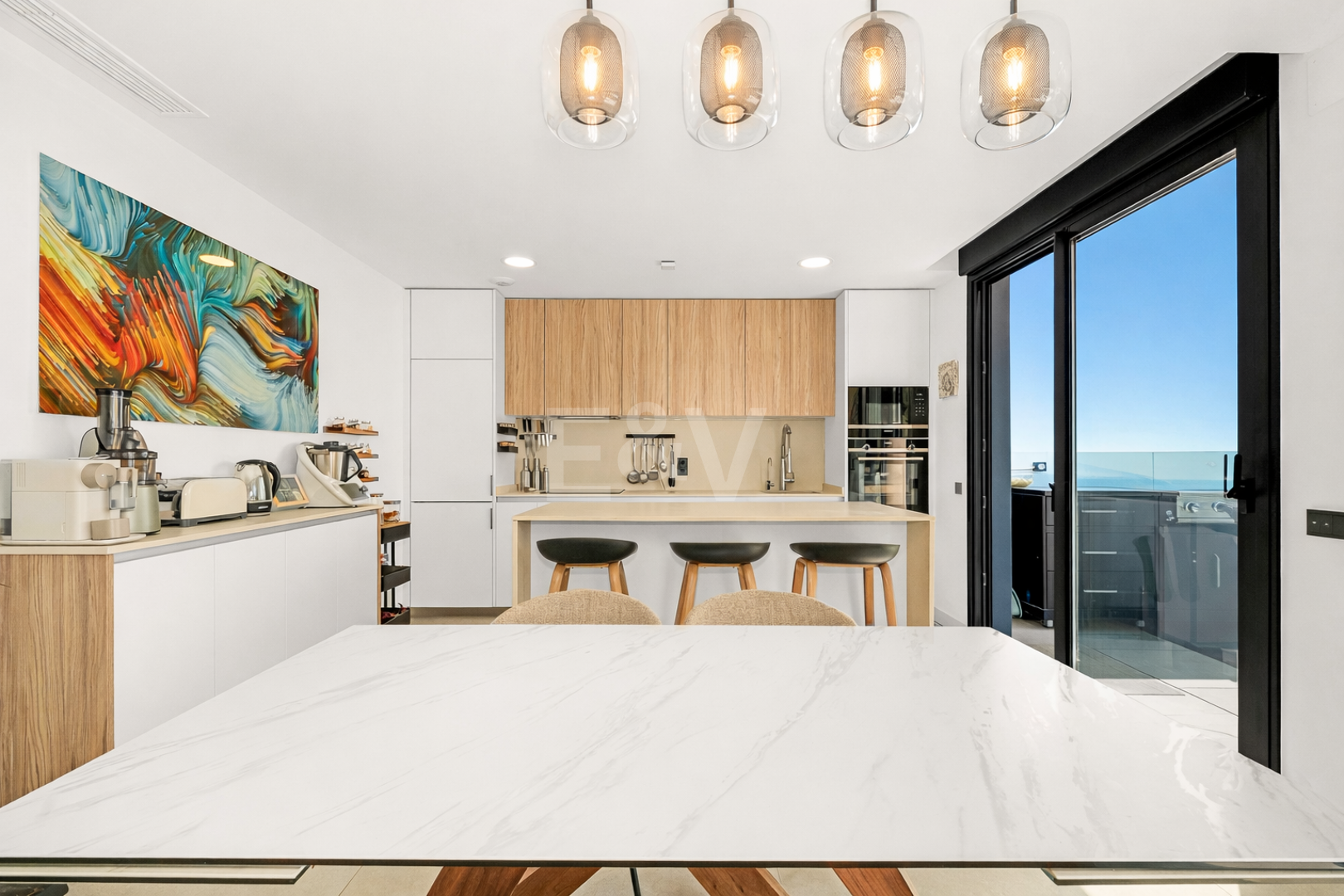 Luxuriöses, modernes Penthouse mit Panoramablick auf das Meer und privatem Spa