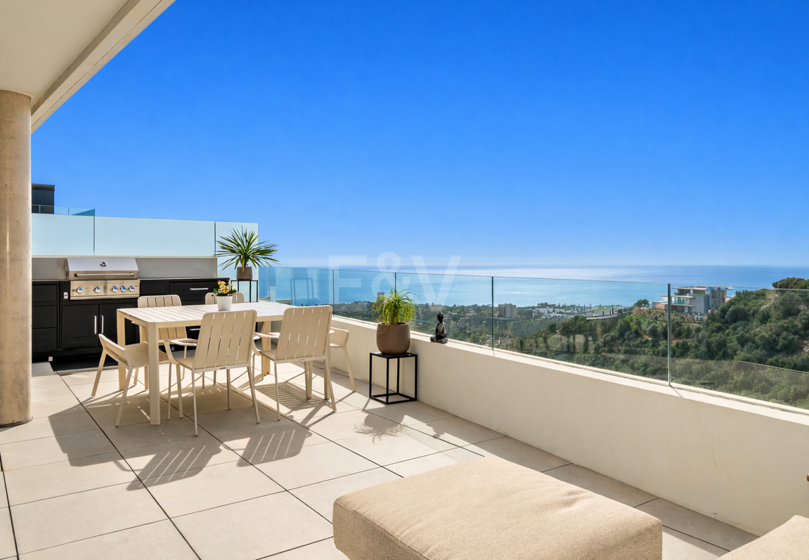 Lujoso ático contemporáneo con vistas panorámicas al mar y spa privado