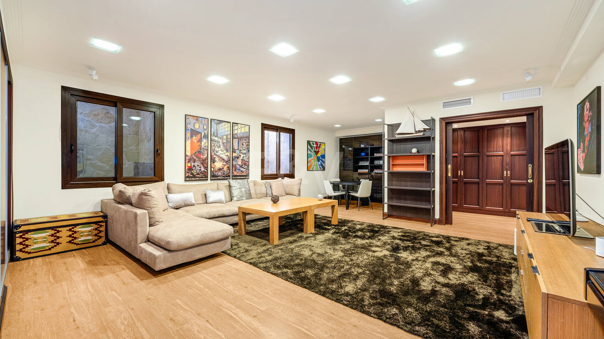 Elegante Familienvilla mit Meerblick und Panoramischem Solarium nahe Sierra Blanca