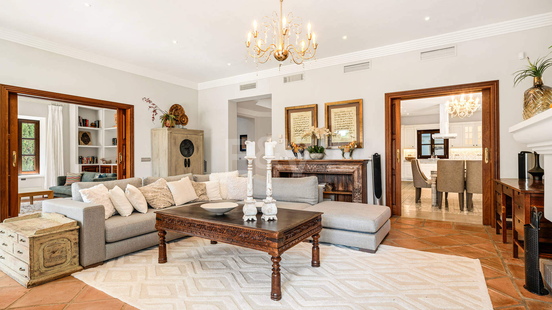 Elegante Familienvilla in Sierra Blanca mit Meerblick und panoramischem Solarium