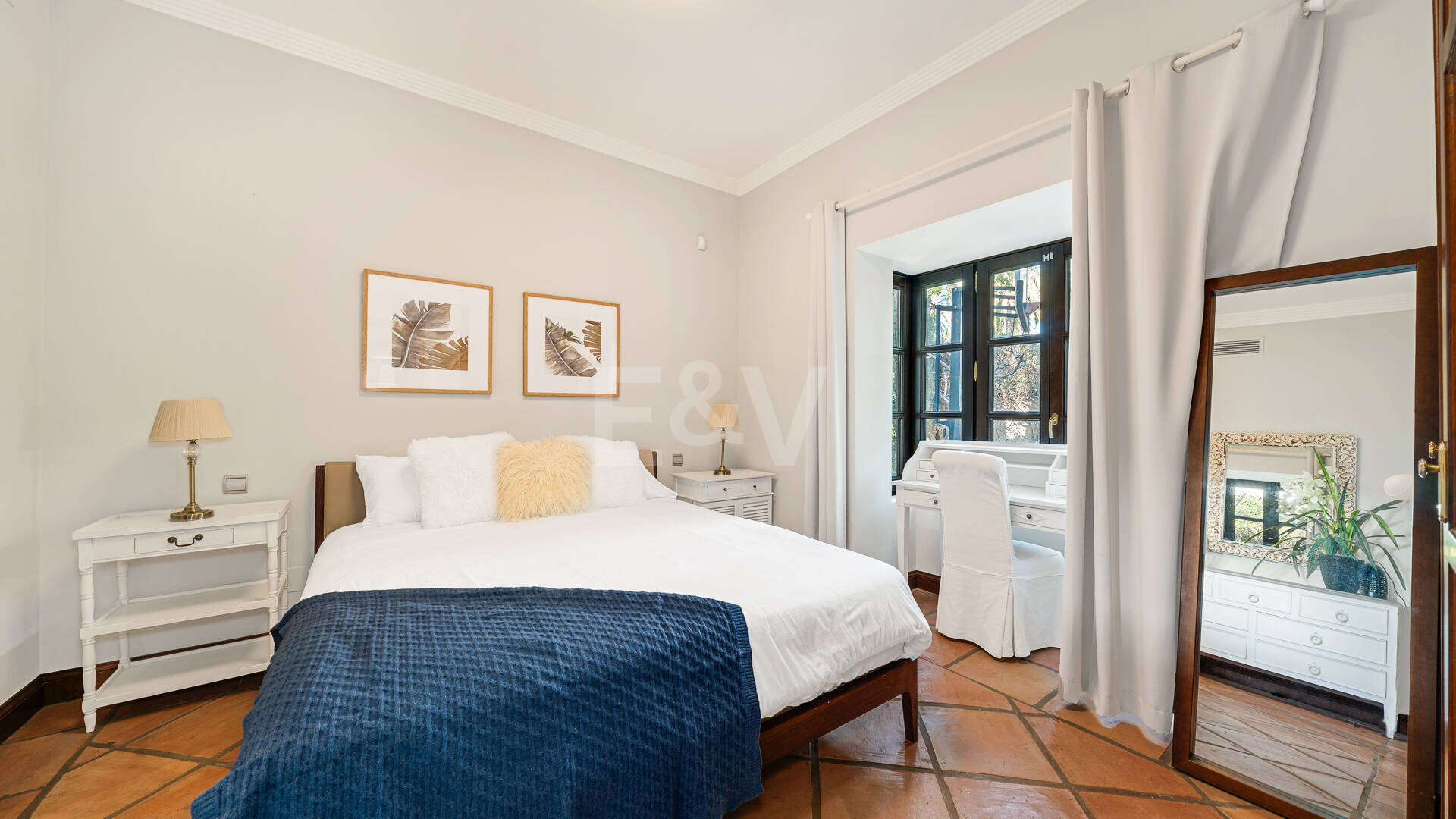 Elegante Familienvilla mit Meerblick und Panoramischem Solarium nahe Sierra Blanca