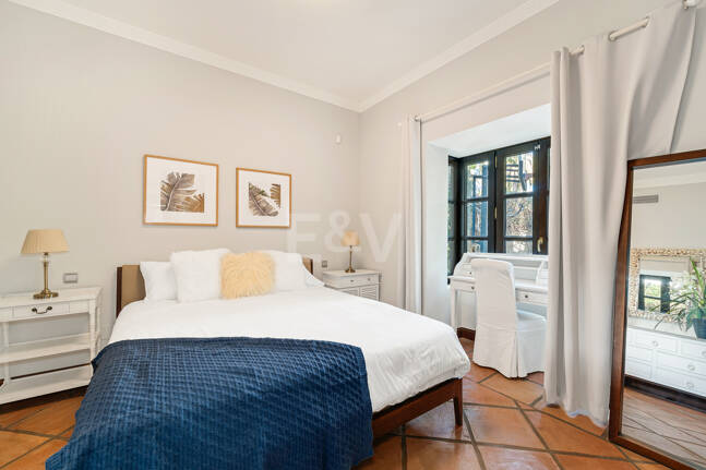 Elegante Familienvilla mit Meerblick und Panoramischem Solarium nahe Sierra Blanca