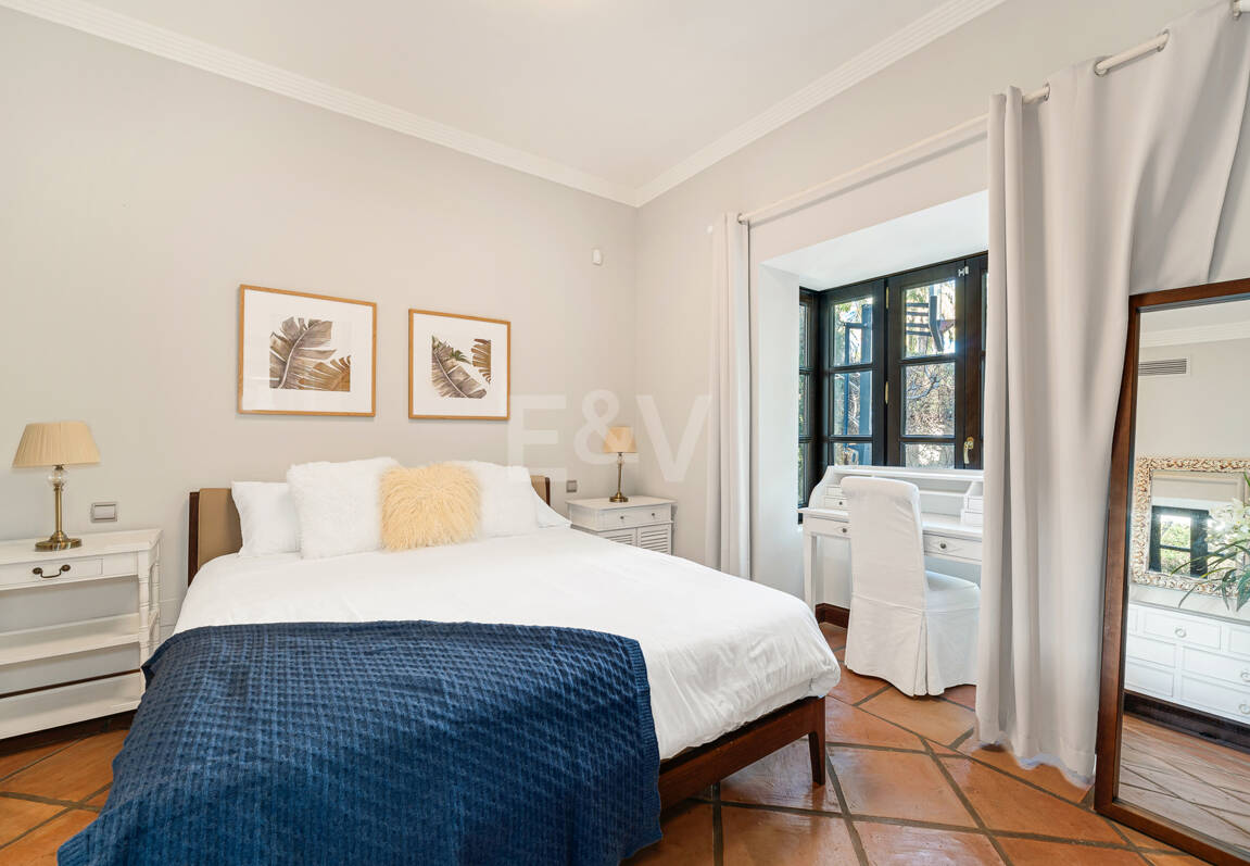 Elegante Familienvilla mit Meerblick und Panoramischem Solarium nahe Sierra Blanca