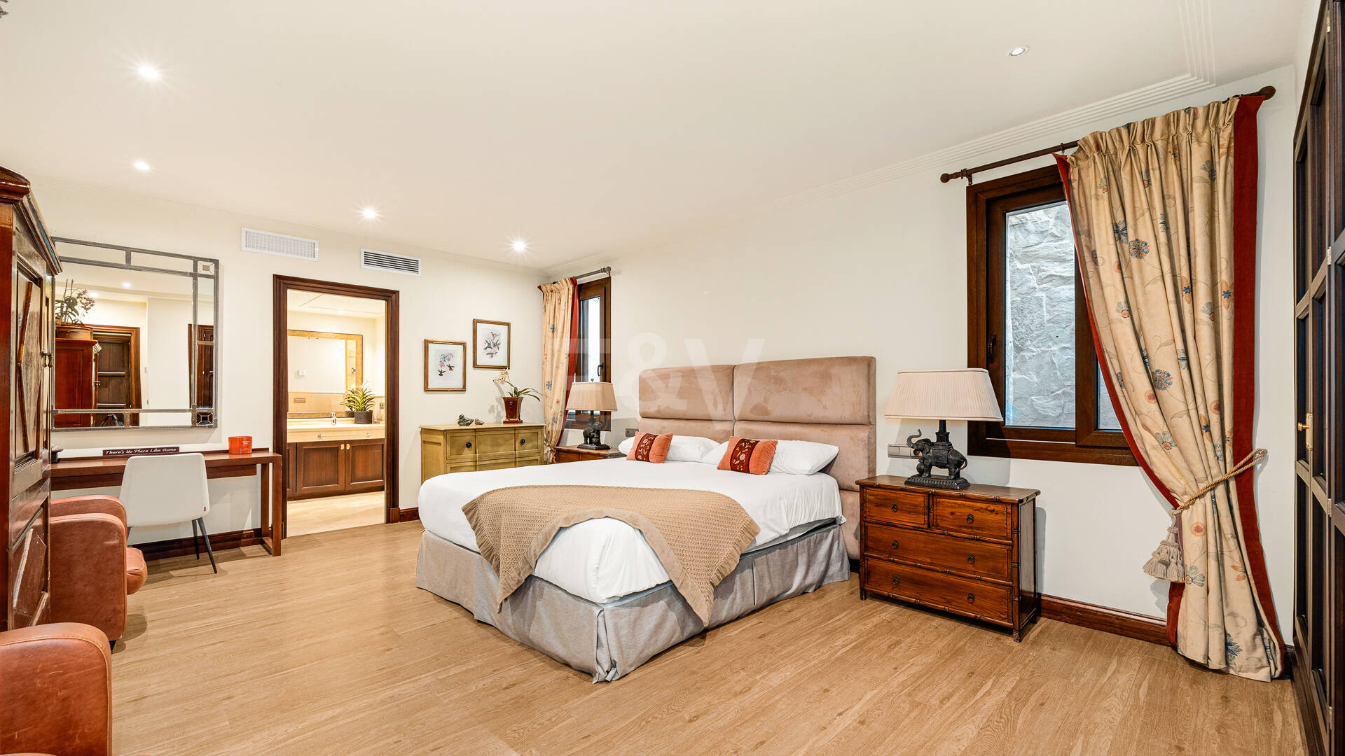 Elegante Familienvilla in Sierra Blanca mit Meerblick und panoramischem Solarium