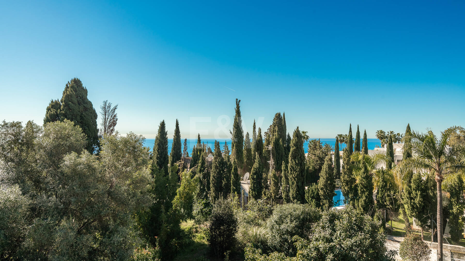 Elegante Familienvilla in Sierra Blanca mit Meerblick und panoramischem Solarium