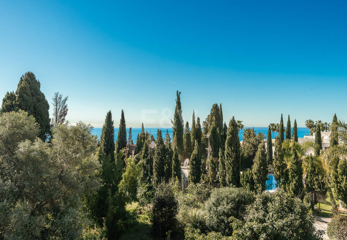 Elegante Familienvilla in Sierra Blanca mit Meerblick und panoramischem Solarium