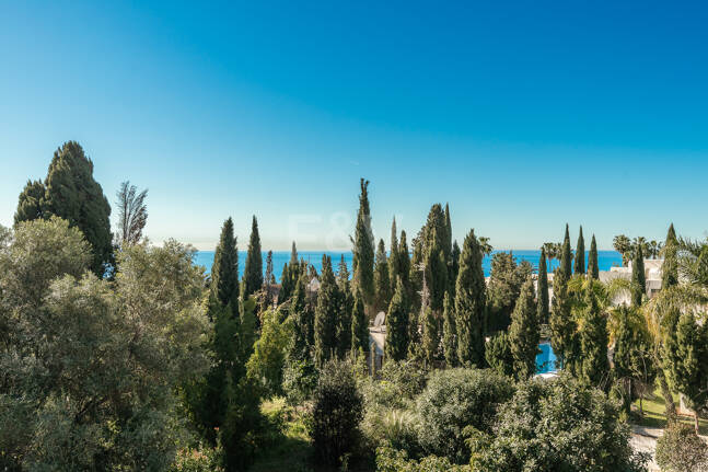 Elegante Familienvilla in Sierra Blanca mit Meerblick und panoramischem Solarium